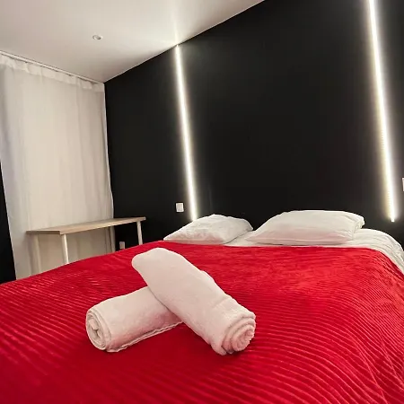 Petit 201 Apartment